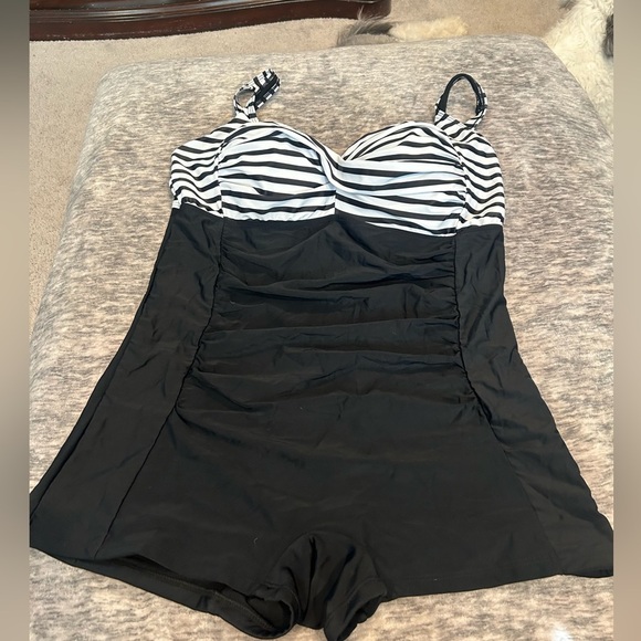 NWT Daci Women’s Plus Size 22W One Piece Swim - Picture 2 of 9